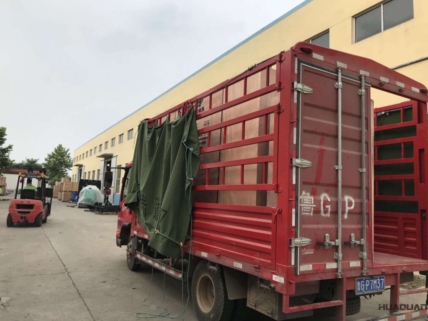 7月19號一臺HQ500GF立柜四保護柴油發(fā)電機組發(fā)往山東