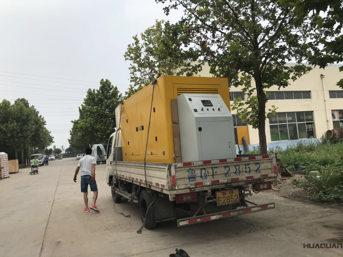 7月28號一臺200kw四保護型柴油發(fā)電機組發(fā)往山東