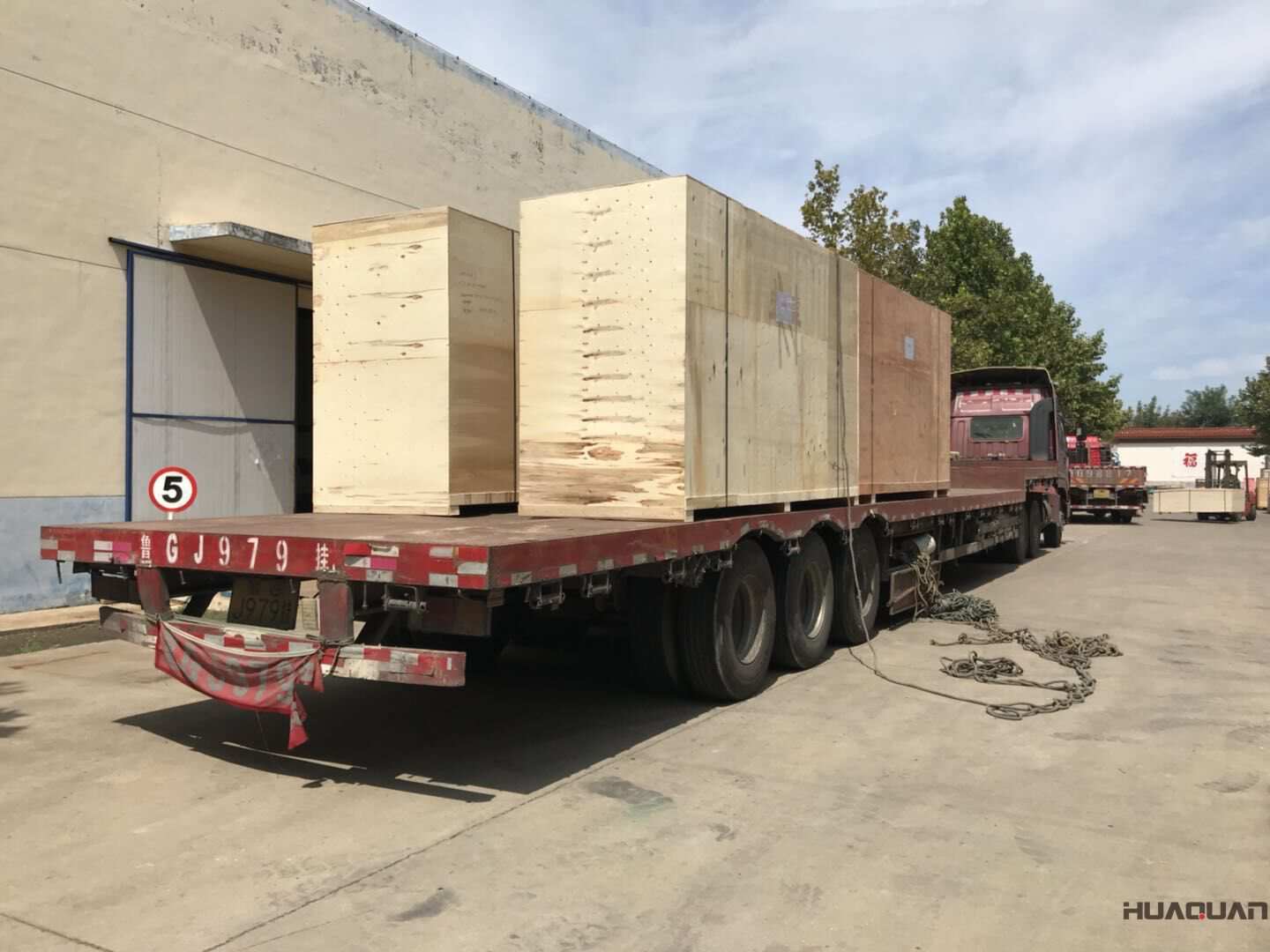 9月11日一臺600kw立柜四保護柴油發(fā)電機組發(fā)往浙江