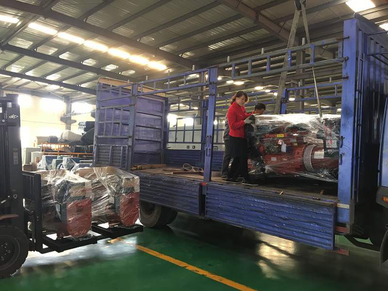 10月2日一臺100kw標配型柴油發(fā)電機組發(fā)往天津