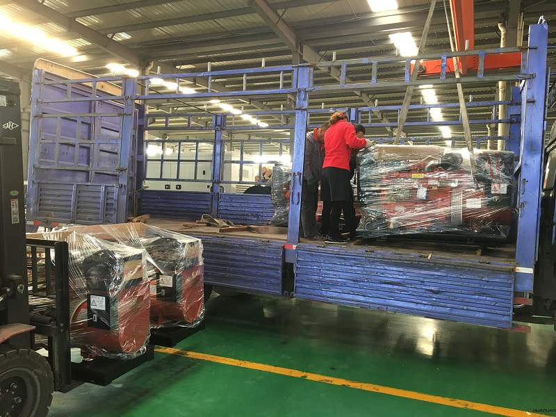 一臺150kw自動化型柴油發電機組于10月4日發往河南
