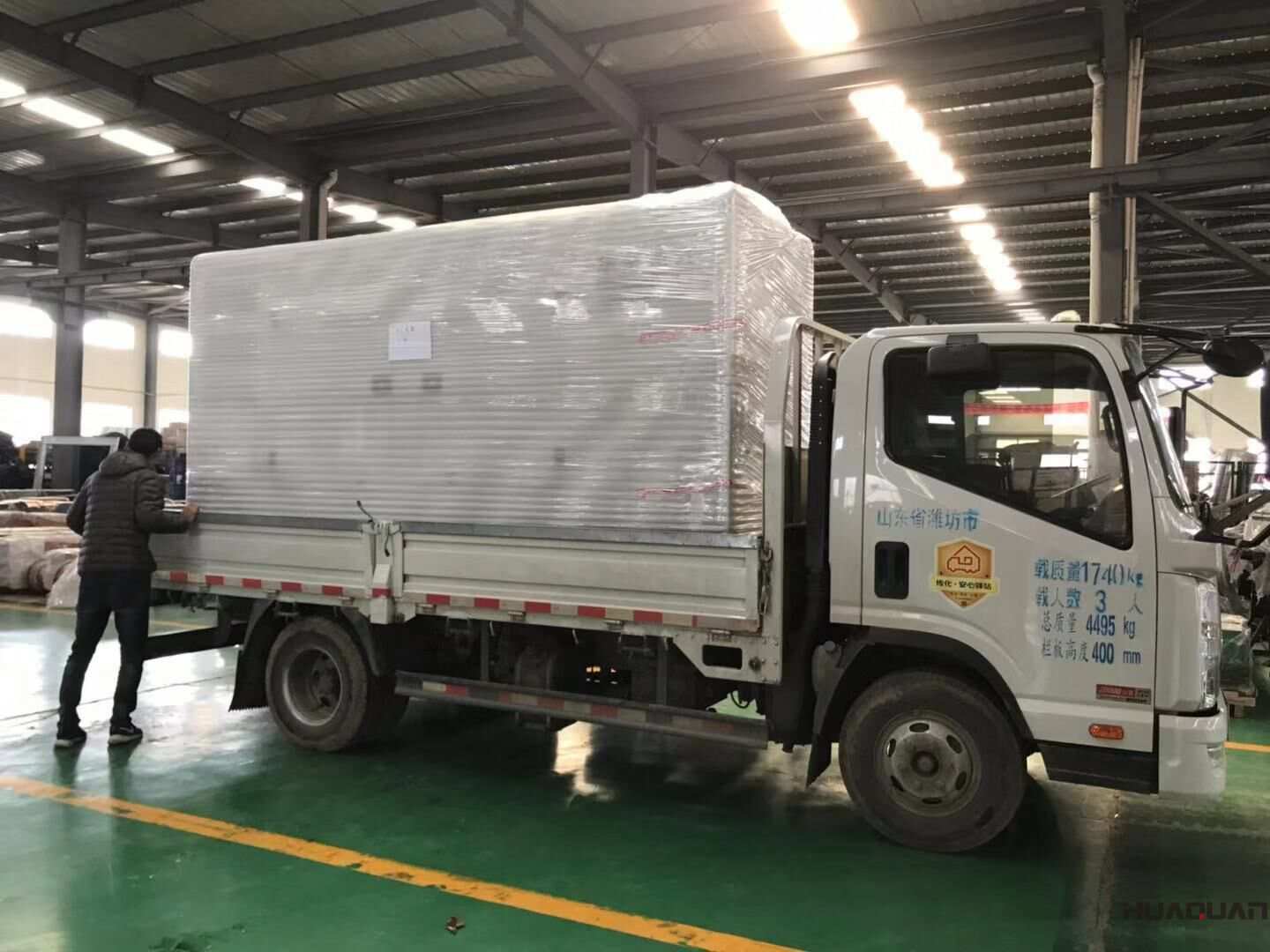 李先生從華全動力采購的一臺150kw靜音箱柴油發電機組于11月13日成功發往山東省