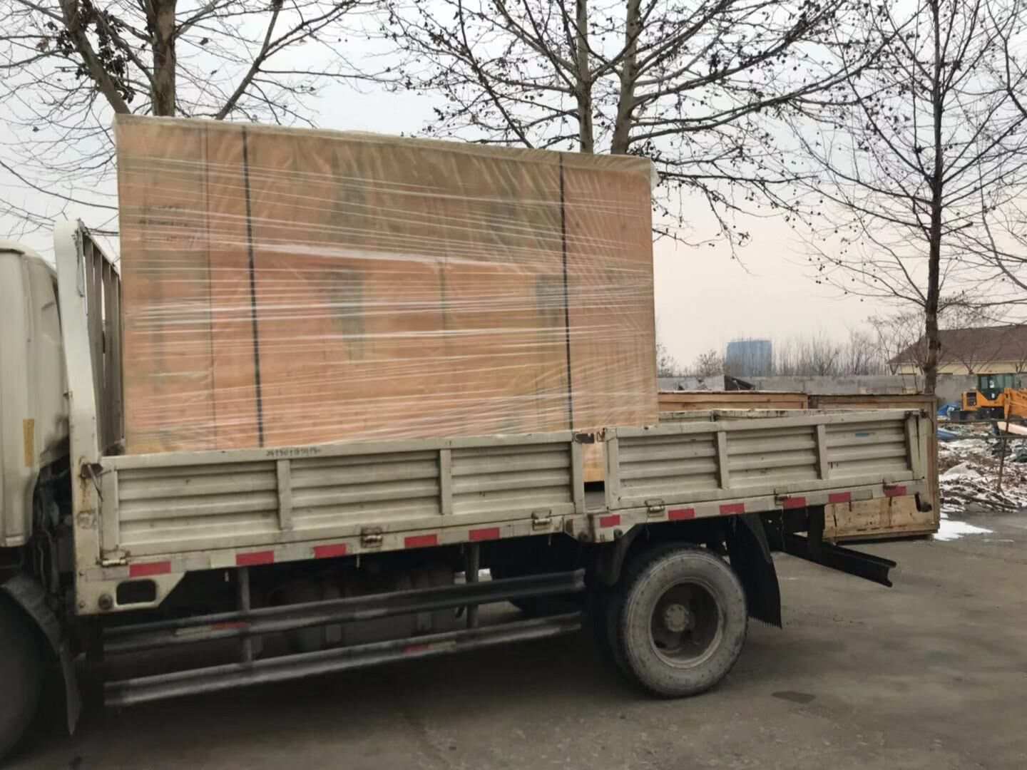 12月21日，山西省呂先生從華全動力采購的40kw和100kw靜音式防雨棚機組順利發(fā)往目的地