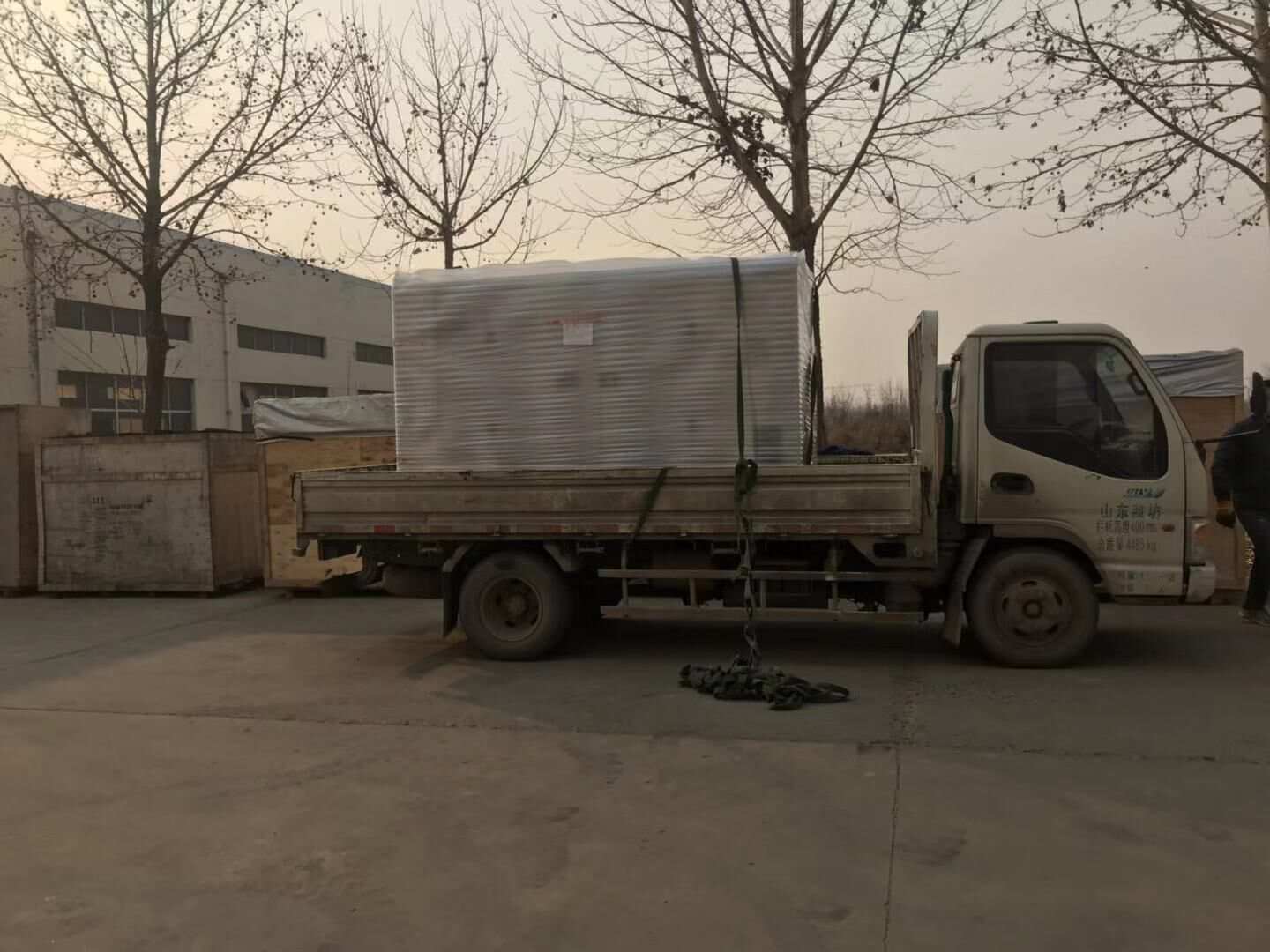 1月2日，江蘇陳先生從華全動(dòng)力采購(gòu)的一臺(tái)35kw靜音箱柴油發(fā)電機(jī)組成功發(fā)往目的地