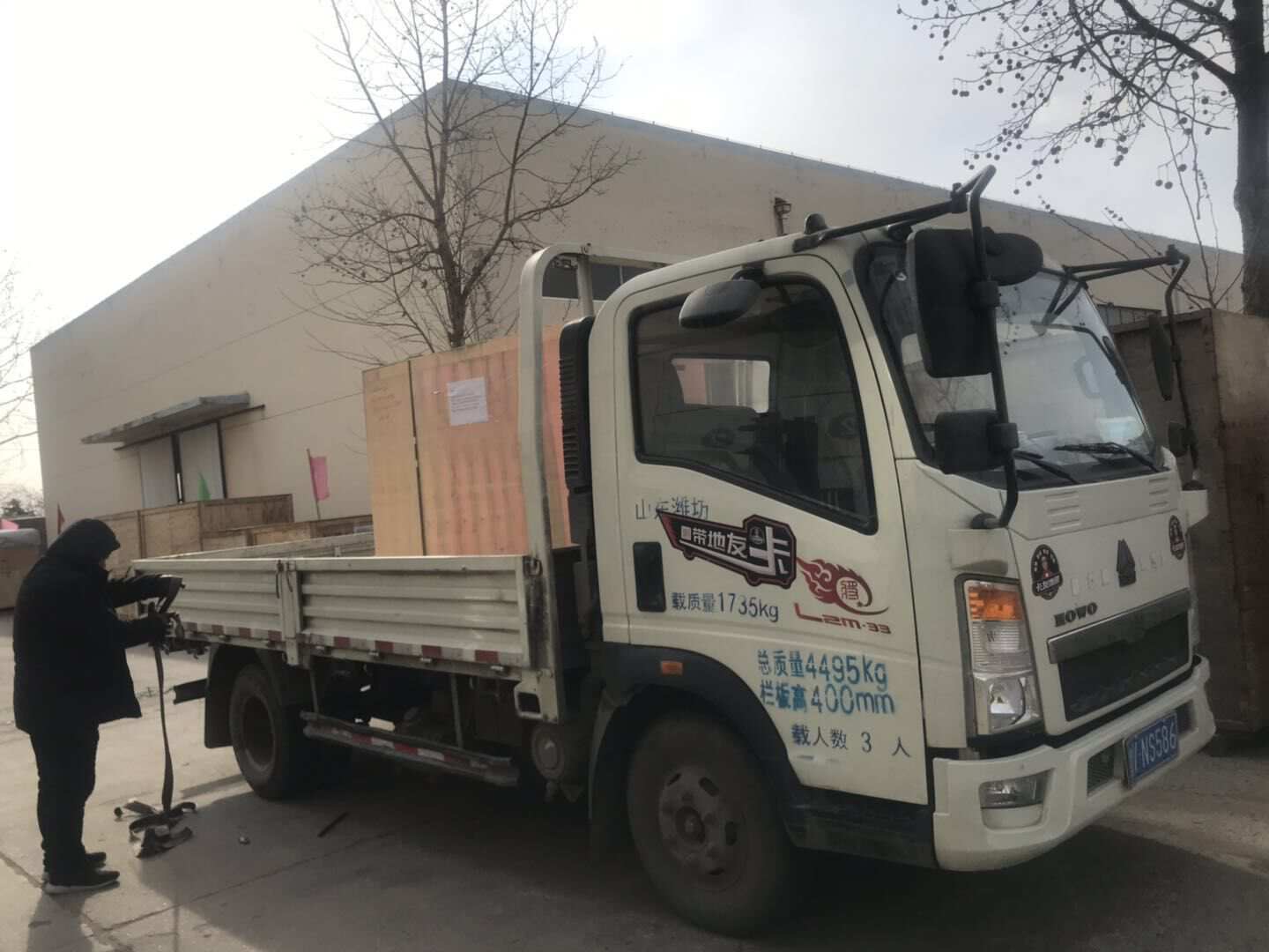 1月8日，薛先生從華全動(dòng)力采購(gòu)的50kw移動(dòng)拖車柴油發(fā)電機(jī)組現(xiàn)已成功發(fā)往福建省